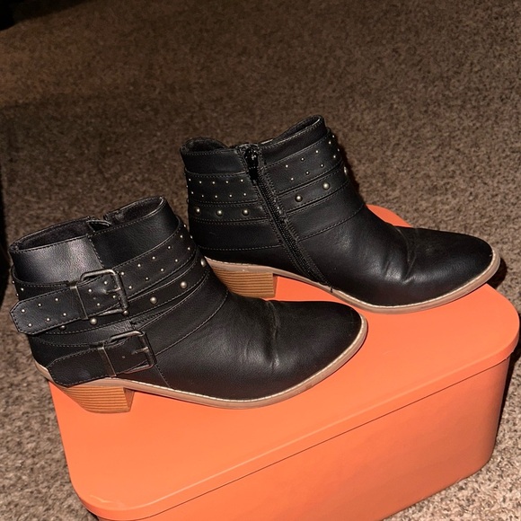 Rocket Dog Ankle Boot Black Women’s 8 Studs Zipper Belted Buckles Worn Twice - Picture 2 of 14
